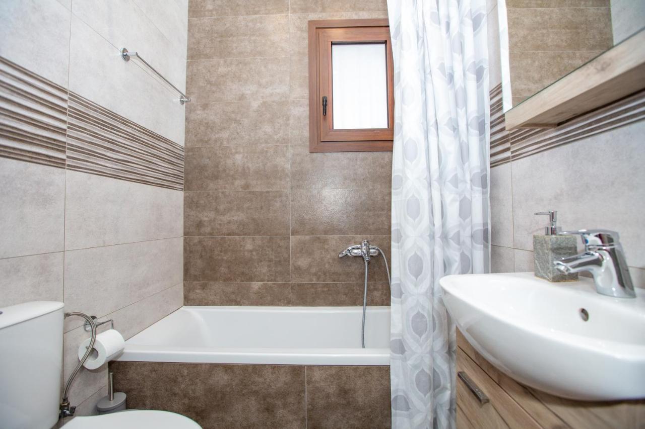 Modern Lake View Apartment Ioannina Exterior photo